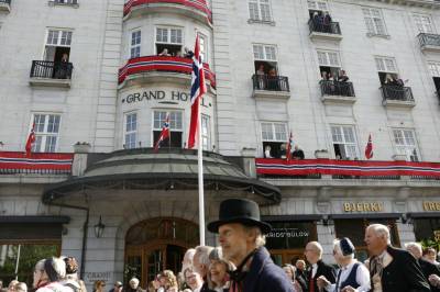 Elite-feiring på Grand hotell - Umusikalsk