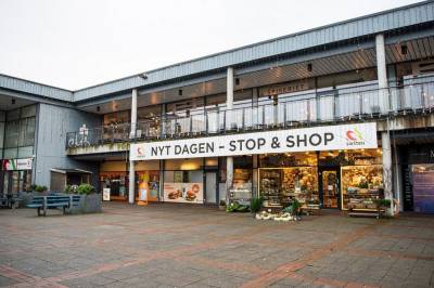 Tar over etter blomsterbutikk