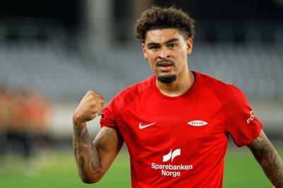 Noah Holm stilnet kritikerne: – Har du sett?!