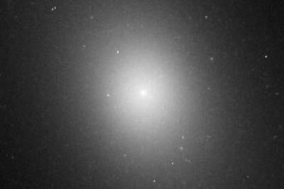 Forskere har målt en av universets største galakser
