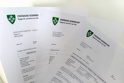 Ja til riving og reklameskilt. Avviser klage