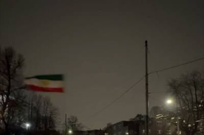 Her danser iranere i Oslo etter nyheten om Khamaneis død