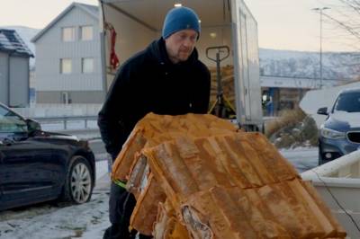 Lars har lange dager i kulda