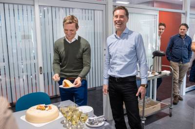 – Man er rimelig idiot hvis man takker nei til penger