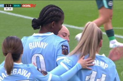 Khadija Shaw med mål mot Brighton