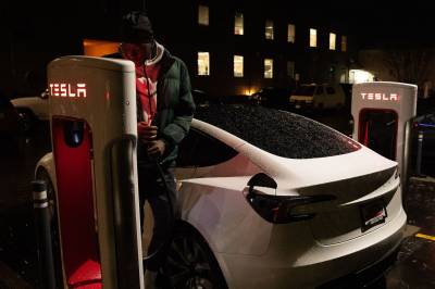 Tesla-aksjen stiger i etterhandelen