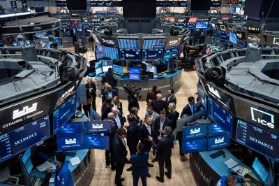 Tek-aksjer løftes på Wall Street