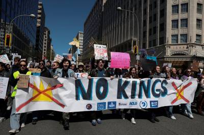 Protester mot Trump i gang i USA – arrangørene håper ni millioner vil delta