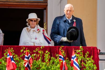 TV 2: Kong Harald kommenterer dronning Sonjas helse