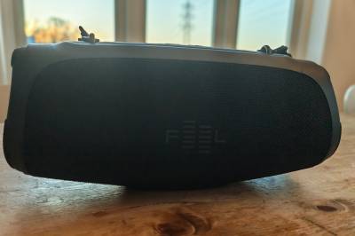 Test av FEEL SB Lite Bluetooth-høyttaler: – Kvalt av sin egen prislapp