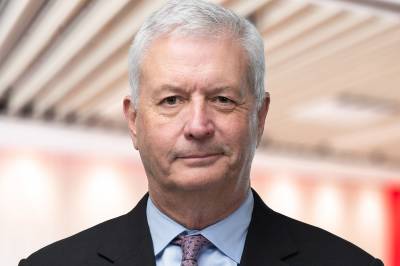 Flysjef går av etter språkkrise