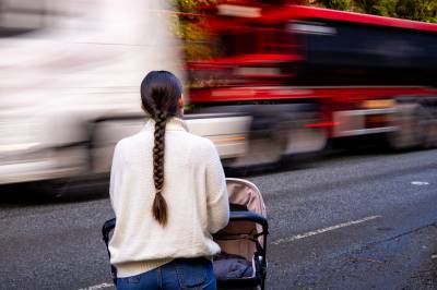 – Må være mulig å komme levende frem til busstoppet