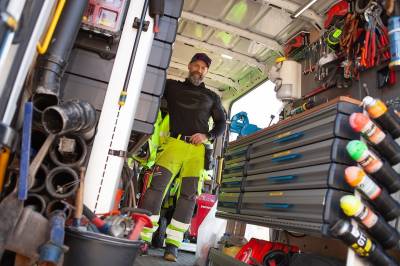 Sparer penger på færre lekkasjer: – Dette er som et evighetsprosjekt å regne