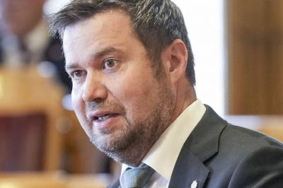 Sp krever nye drivstoffkutt – truer med å gå til borgerlig side