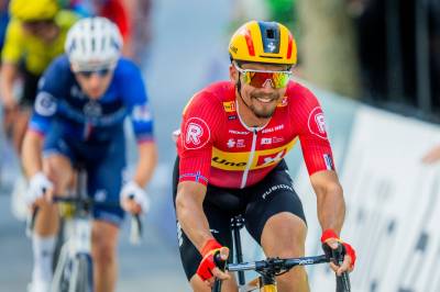 Amund Grøndahl Jansen legger opp