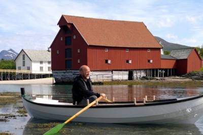 Den syngende båtbygger på Kjerringøy synger ro-sangen