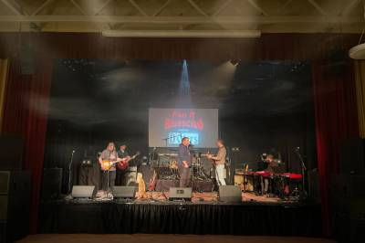 Har hatt 150 artister på scena - nå runder de av