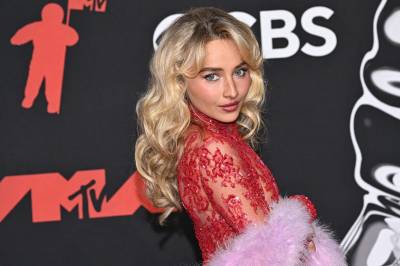 Sabrina Carpenter raser mot Det hvite hus