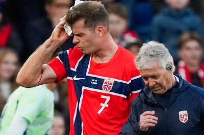 Fullt hus og fotballfeber. Men 20 bytter, råttent gress og null svar.