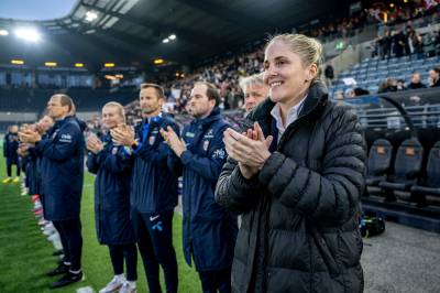 Fifa med historisk vedtak – innfører krav om kvinnelige trenere