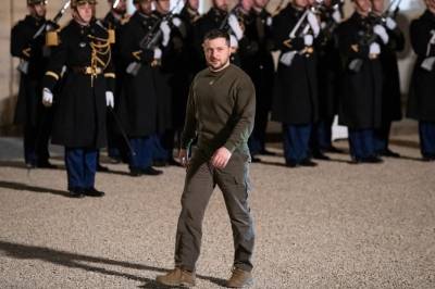 Zelenskij advarer om at Russland planlegger baser for dronekontroll i Hviterussland