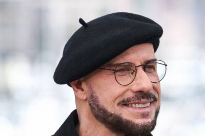 Skaper blest i beret: – En hyllest