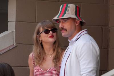 Taylor Swift viser fram gifteringen