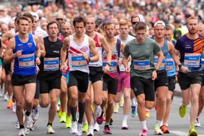 Hektiske døgn før rekordstort Oslo Maraton – gravferden skapte utsettelser