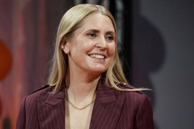 - Måtte ringe til presten og si at bryllupet var avlyst