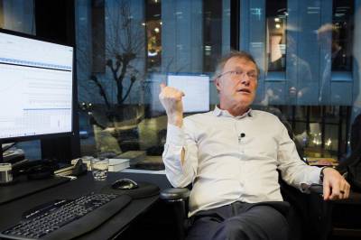 Peter Hermanrud passerer 400 mill. – advarer mot politisk risiko i USA