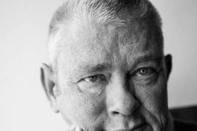 Thorvald Steen – «Slik en struts betrakter sine vinger»