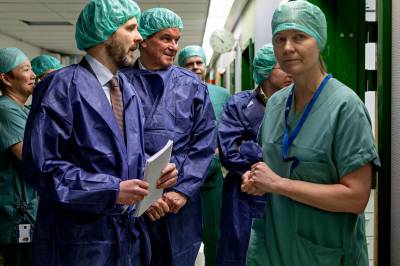 Kloakk fra taket, støvlus og dårlig luft. Ansatte slår alarm om forholdene.