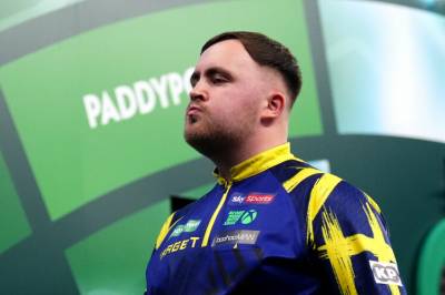 Dartfenomenet Luke Littler forsvarte VM-tittelen – vant rekordstor pengepremie