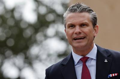 Hegseth på D-dagen: Advarer Europa om «farlig invasjon»