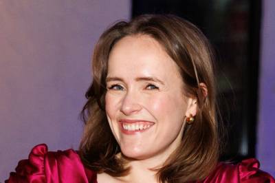 - Smalt hodet i betonggulvet