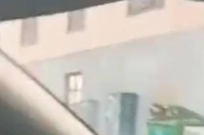Skyter ut av bilvindu i Oslo sentrum