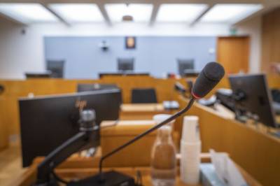 Sjef misbrukte mindreårige tilsette i gjørmehol