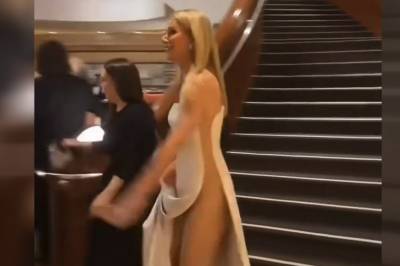 Dristig kjole: Setter fyr på nettet