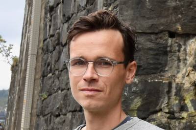 – Jeg solgte aksjene mine i panikk. Det var dumt.