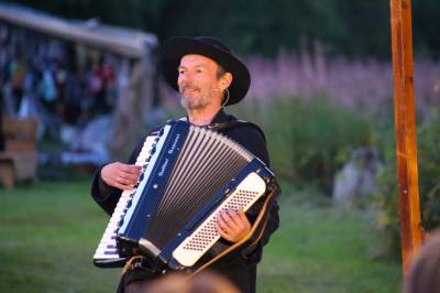 Beddari tar roret i nyetablert forbund