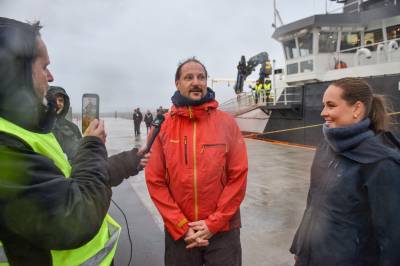 Våt og forblåst velkomst på Dypvannskaia i Horten