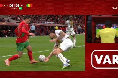 Se høydepunktene: Nesten komisk selvmål på overtid for Mali mot Marokko