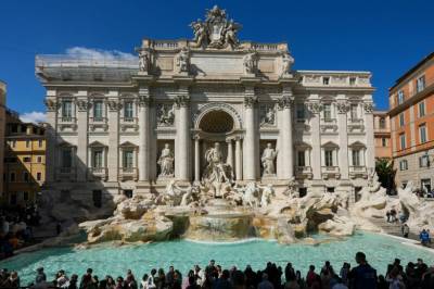 Italienske medier: Trevi-fontenen begynner å ta betalt