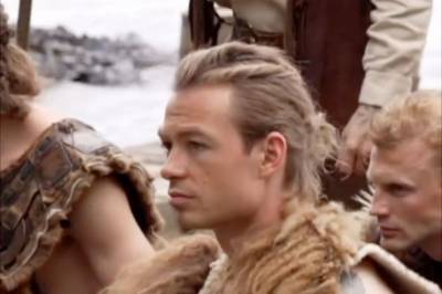 Strand Larsen om viking-kostymer: – Vel mye brunkrem