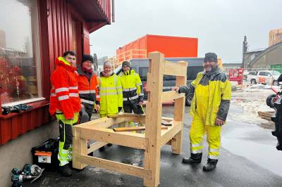 Ny trapp av 100 år gammelt tømmer