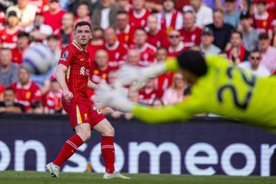 Liverpool avblåser Andy Robertson samtaler