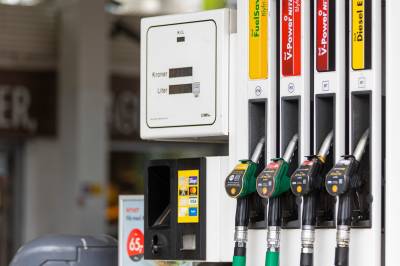 Økonomi­professor spår bensinpriser opp mot 35 kroner literen