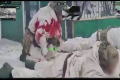 Her pågripes russiske soldater av en robot