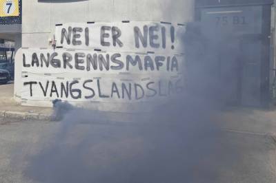 Demonstranter utløste brannalarmen på Ullevaal: Kaller toppene «mafia» og «diktatur»