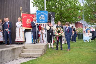 God stemning i sentrum under 17. mai-feiringen på Birkeland